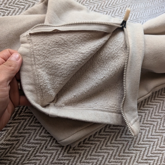 Adidas Womens Beige Jogger Pants/ Pre Own. Like New. - Picture 8 of 9